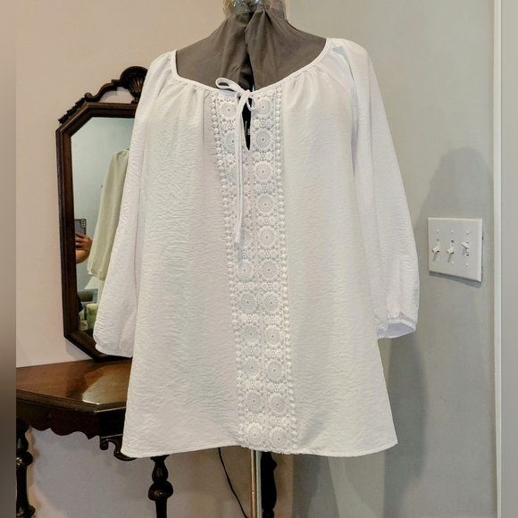 NWT 1X White Floral Crochet Detail Flowy Blouse - Picture 2 of 11